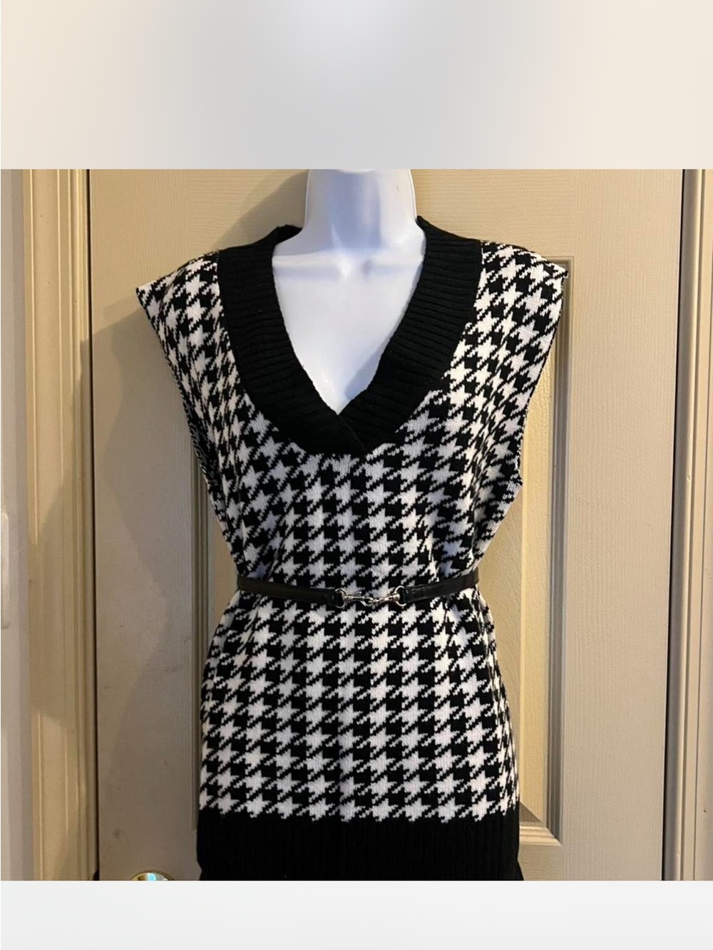 Amazon Black and White Houndstooth V-Neck Sweater Vest